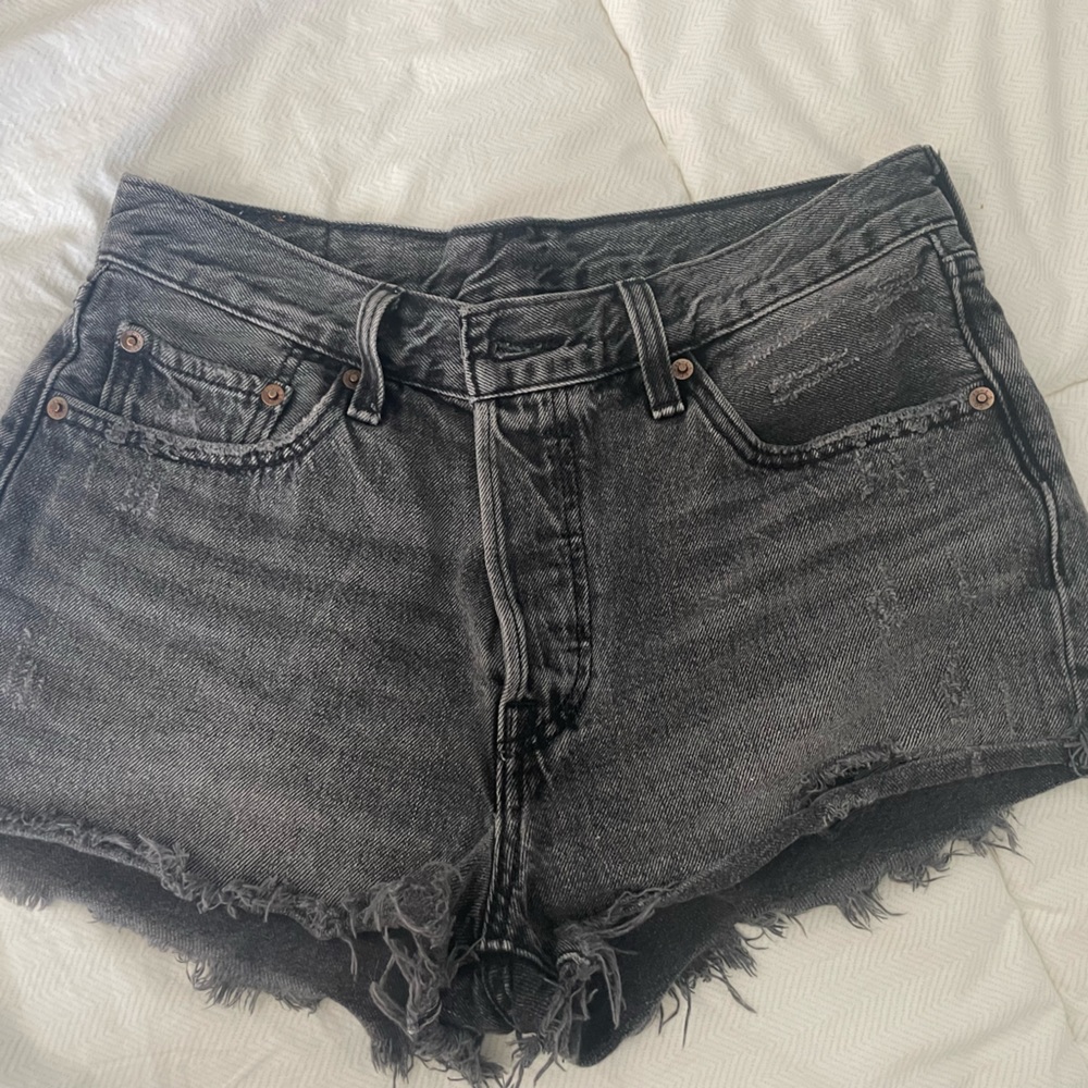 Black Levi Shorts in 501